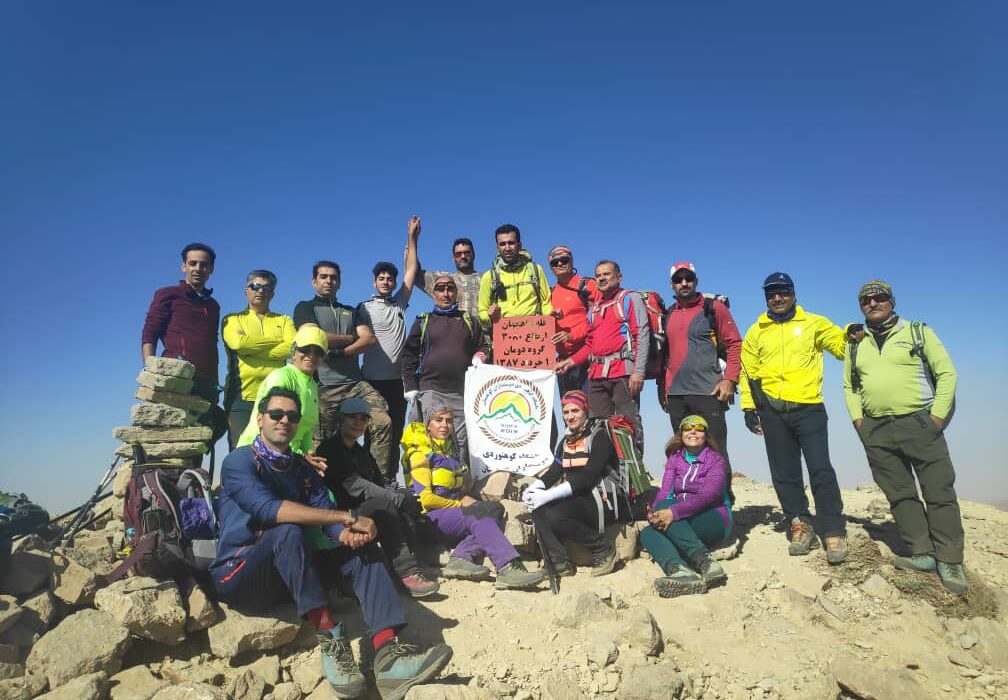 صعود کوهنوردان باشگاه دوستداران کوهستان به بام استان خراسان شمالی